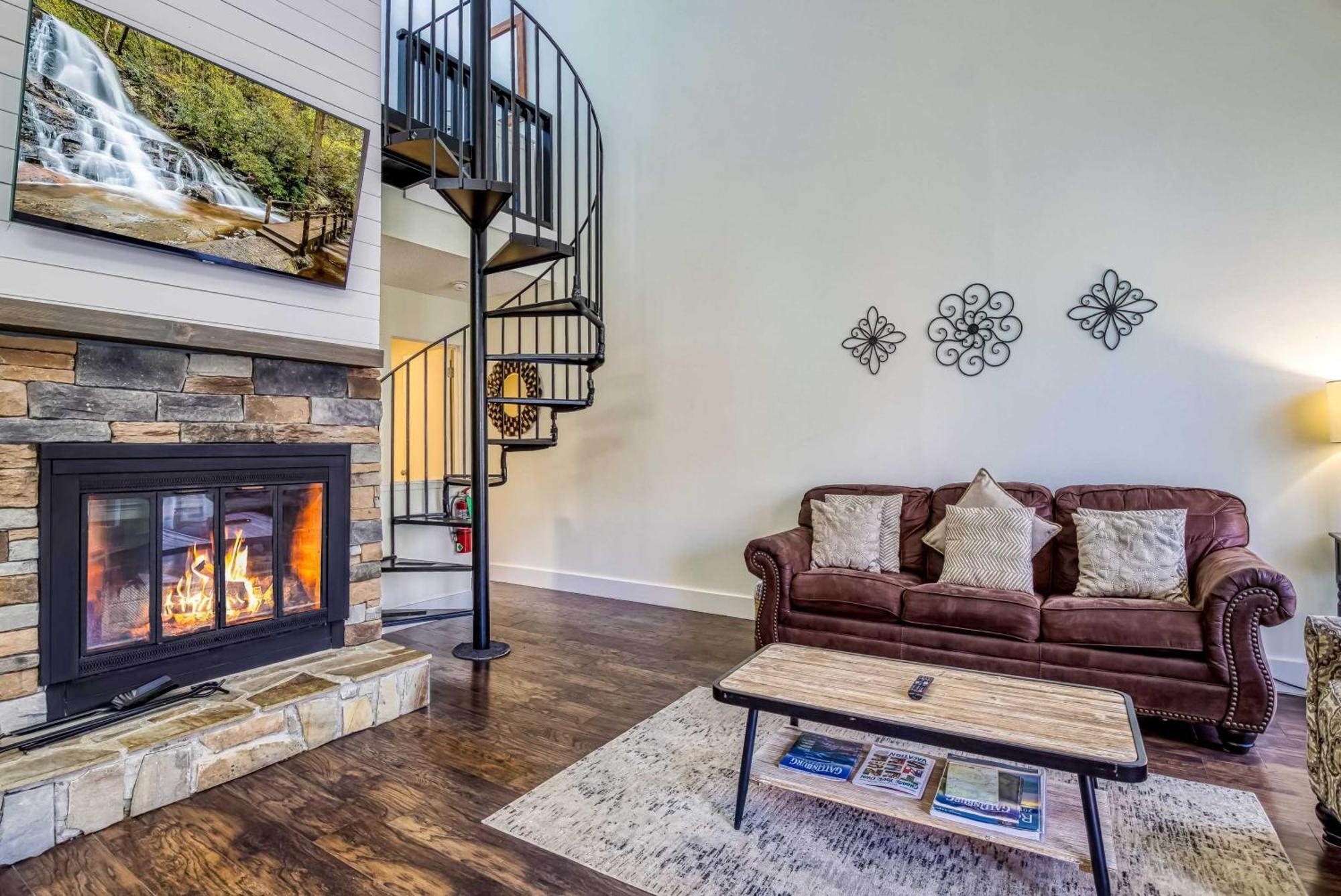 Gatlinburg Mountain Townhome With Pool Access! Exterior photo